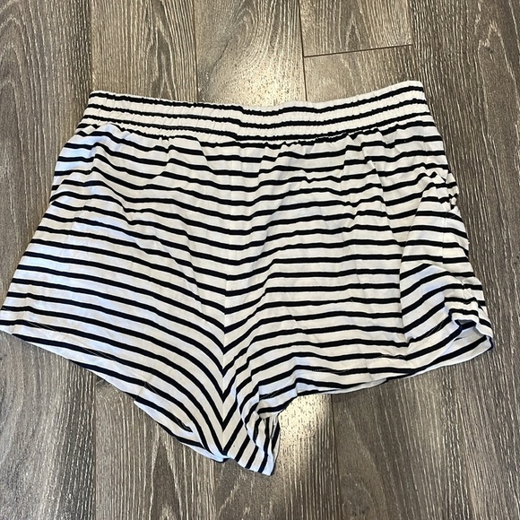 H&M striped shorts - Picture 2 of 3